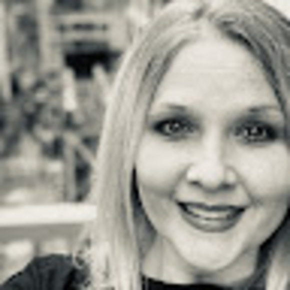 Meet your Posher, Kristen - Picture 1 of 1